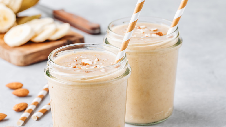 protein shake with almonds and bananas