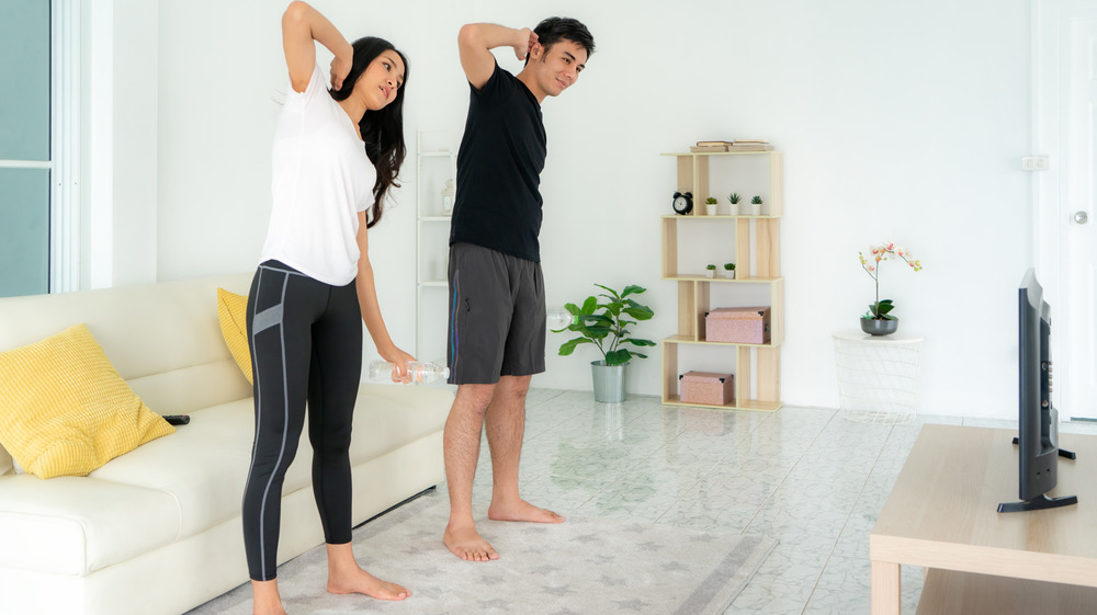 couple training at home together