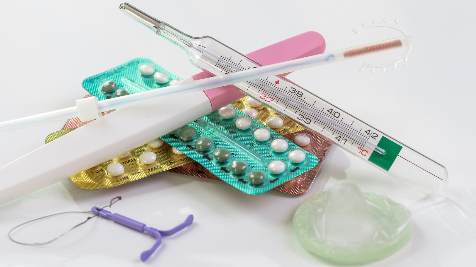 the-difference-between-hormonal-and-non-hormonal-birth-control