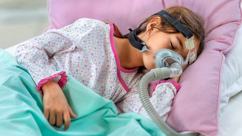 child sleeping with sleep apnea machine