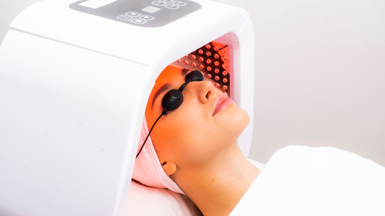 red light therapy device