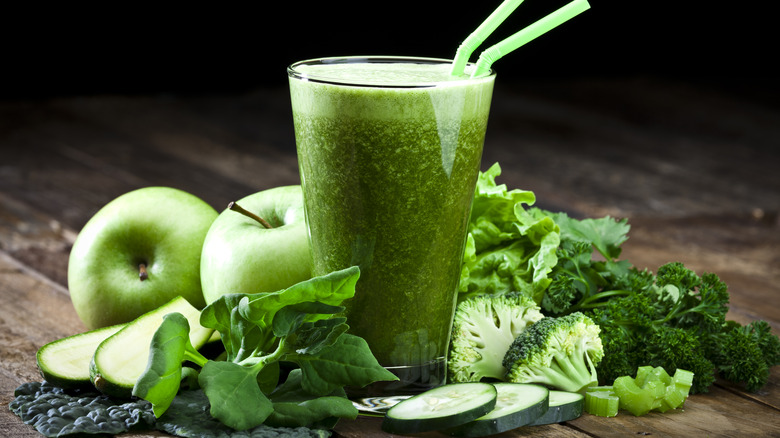 Green juice with green plant ingredients 