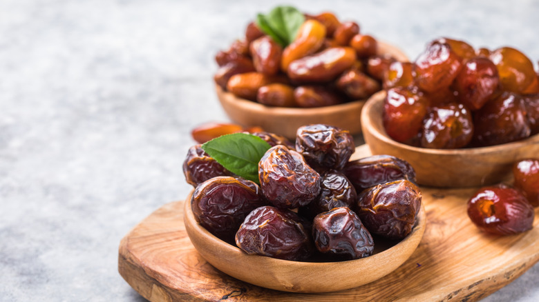 dates in wood bowls