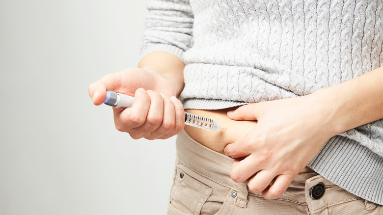 Person injecting insulin 