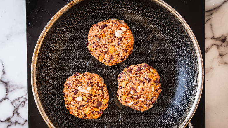 quinoa vegan burgers in pan