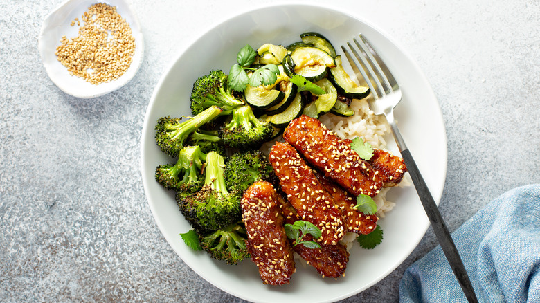 Marinated tempeh and vegetables 