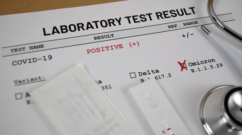 Paper indicating positive Omicron test
