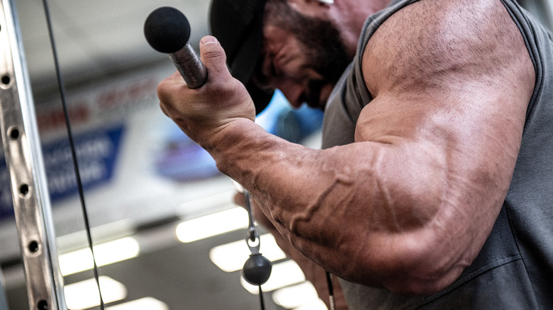 man doing bicep curl