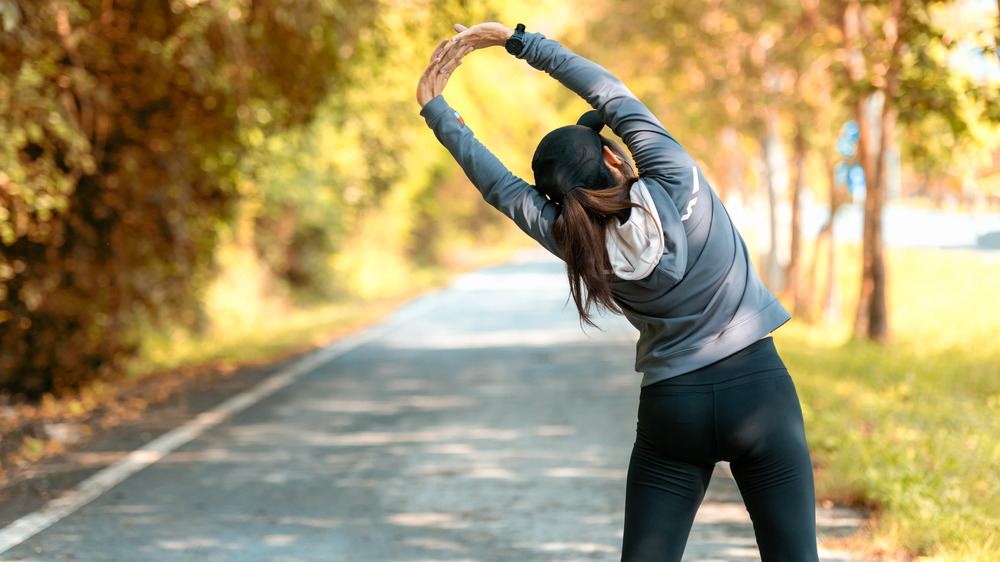 runner stretching