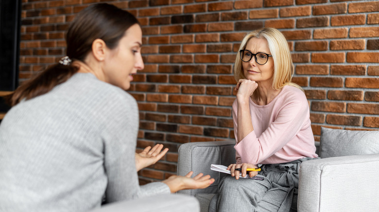 woman in therapy with psychologist