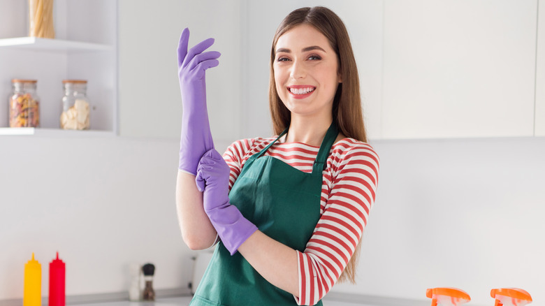 woman putting on rubber gloves