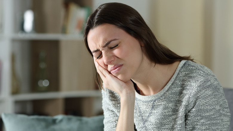 Woman clenching her jaw in pain