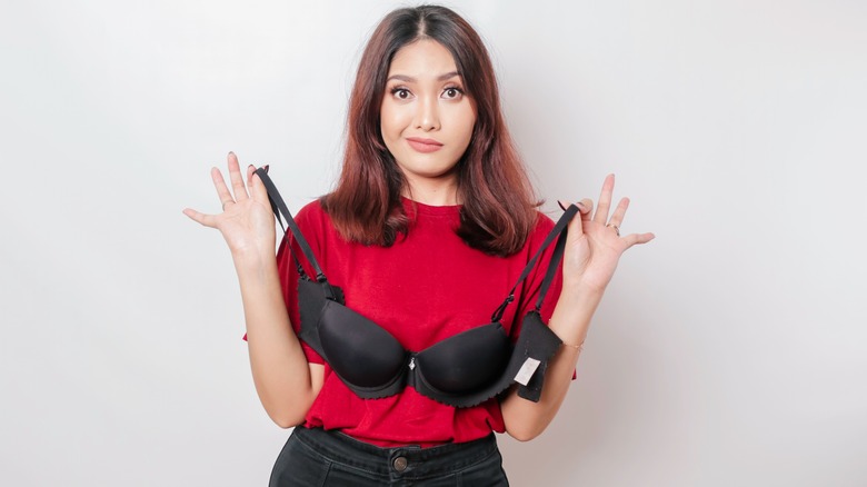bra strap syndrome symptoms causes impact on body heavy chest and