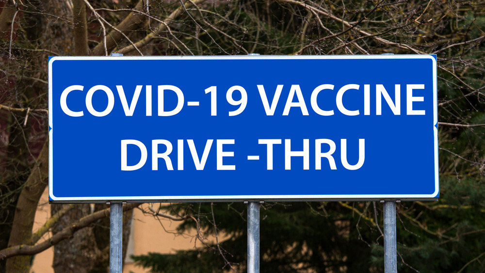 Covid-19 vaccination clinic sign