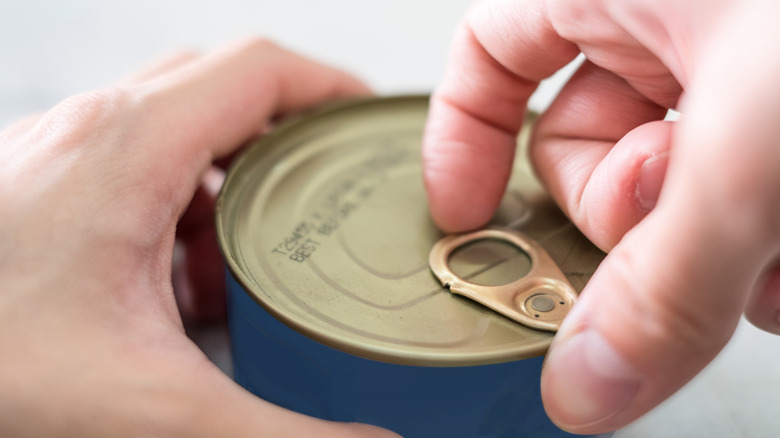 Opening a can of tuna