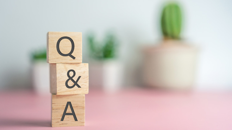 wooden blocks "Q & A"