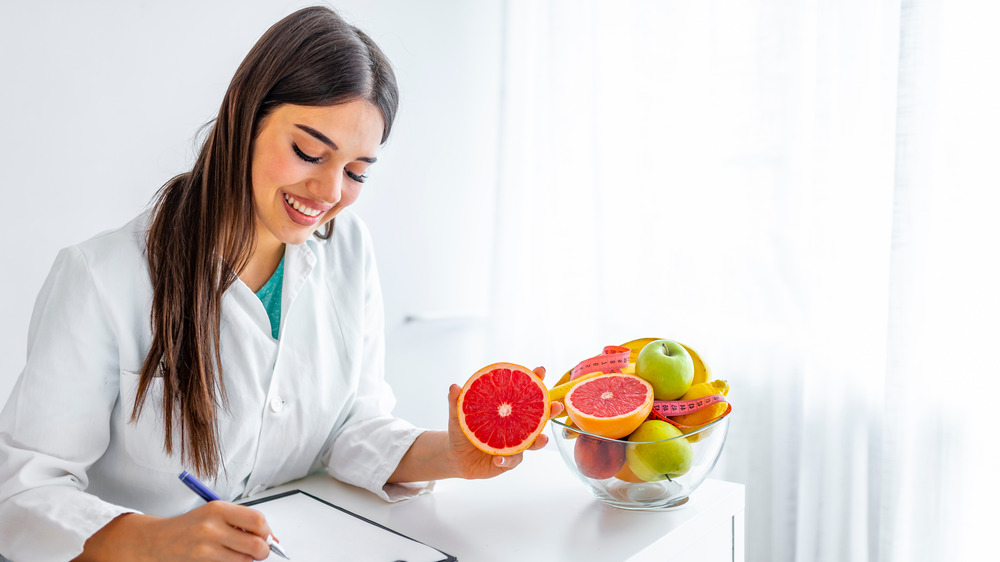 Nutritionist holding grapefruit