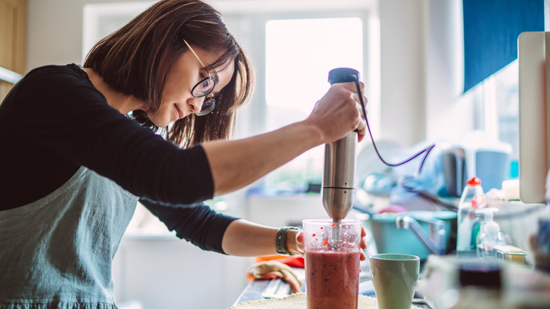 woman mixing a smoothy