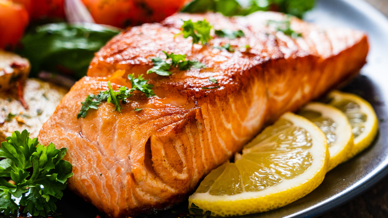 salmon steak with lemon slices