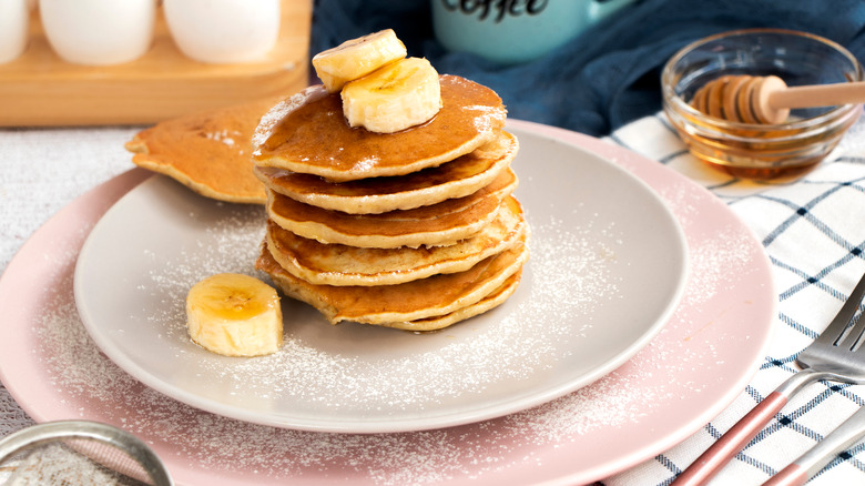 A plate of pancakes