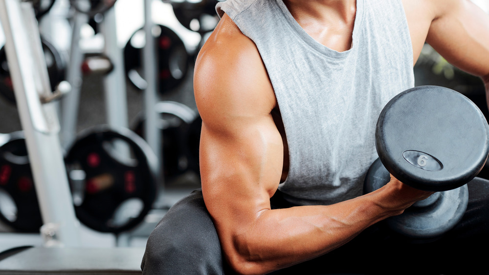 man doing bicep curl