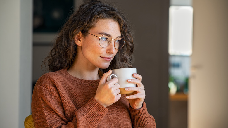 woman drinking hrbal tea