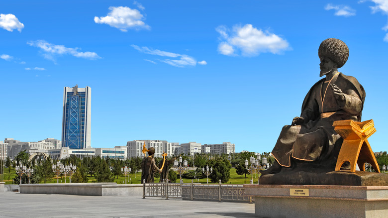 monument Turkmenistan park