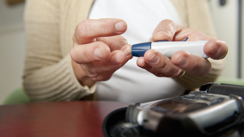 Patient measuring blood sugar levels