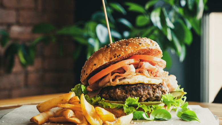 Cheeseburger with French fries