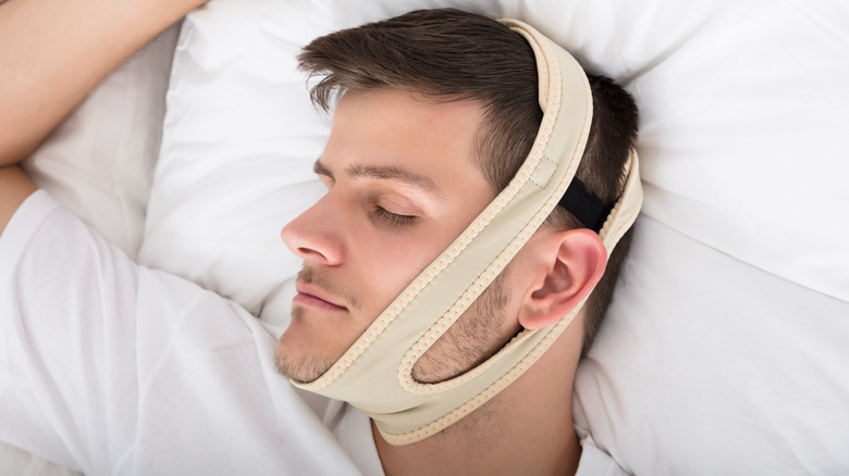 Man wearing chin strap