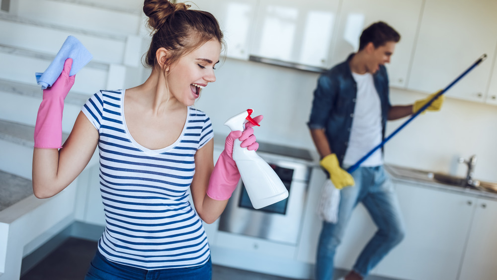 couple enjoying housecleaning together