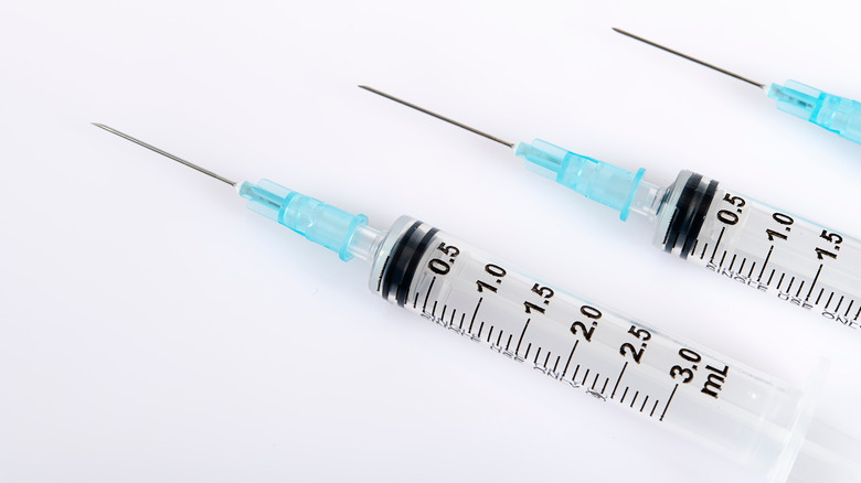 multiple vaccination needles