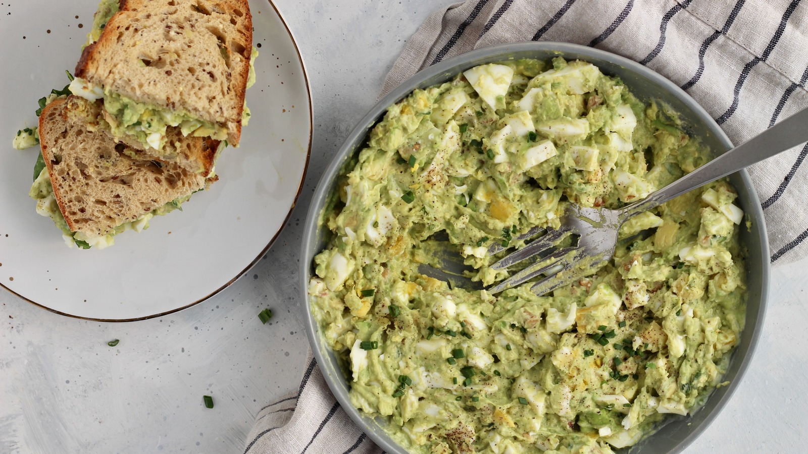 https://www.healthdigest.com/img/gallery/this-healthy-egg-salad-recipe-makes-a-tasty-lunchtime-treat/l-intro-1613064208.jpg