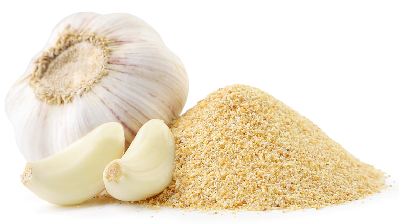 garlic head, clove, and powder