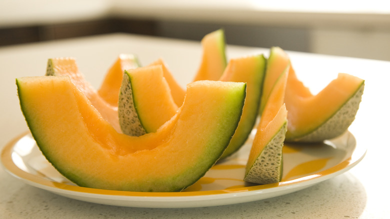 Slices of cantaloupe on a plate.