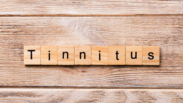 Tinnitus spelt