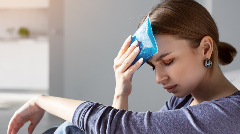 woman cold compress migraine