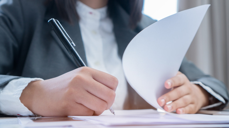 woman filling out form