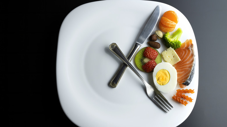 plate of food simulating a clock