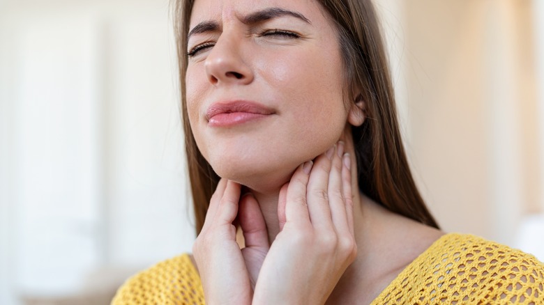 woman with tonsillitis in pain