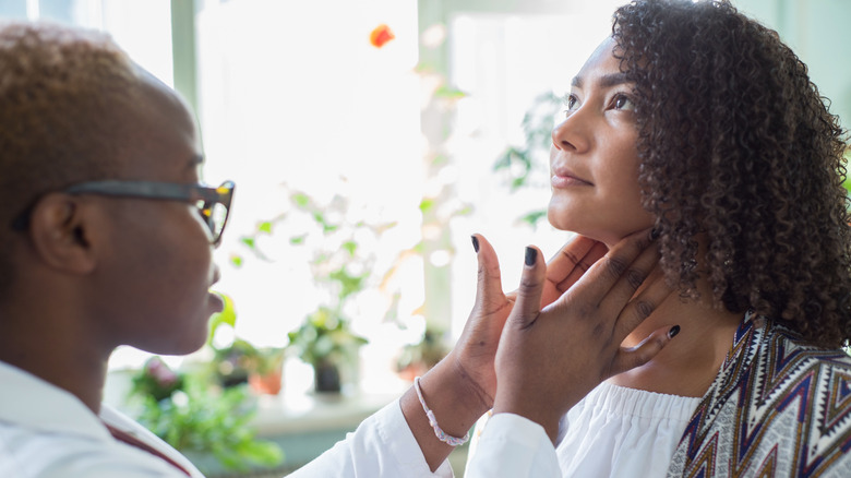 Examining a throat