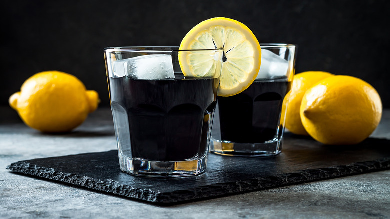 Activated charcoal and water with lemons