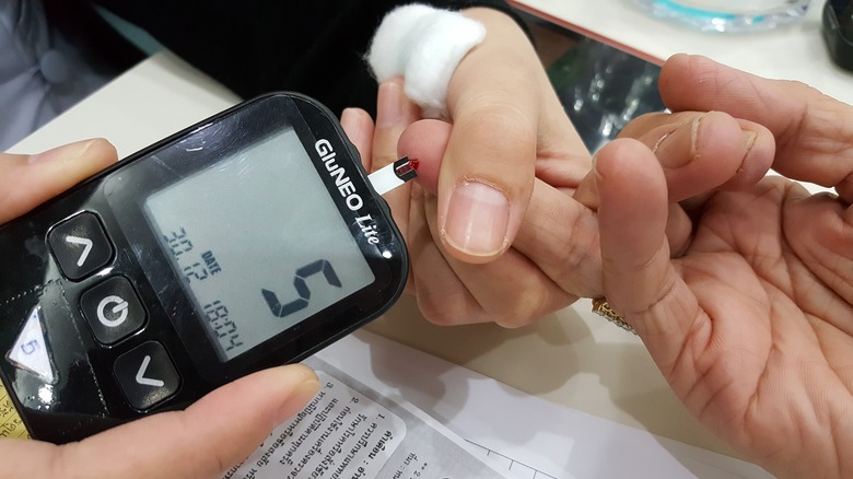 finger prick to check blood glucose