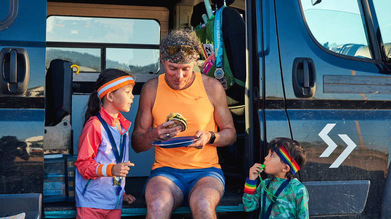 Scott Jurek and kids with a JUST Egg sandwich