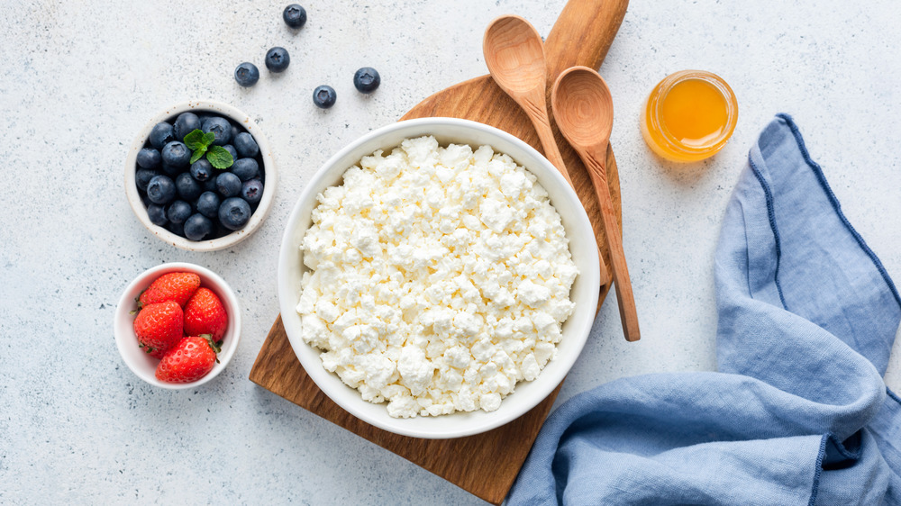 cottage cheese, fresh fruit