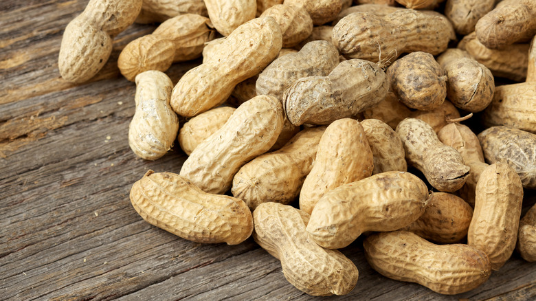 A pile of roasted peanuts