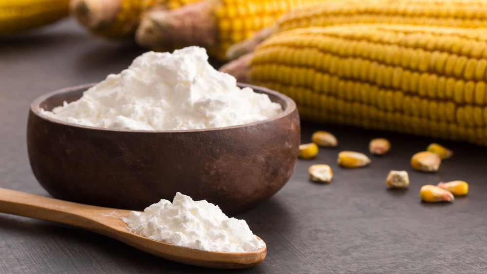 Ears of corn next to bowl of cornstarch