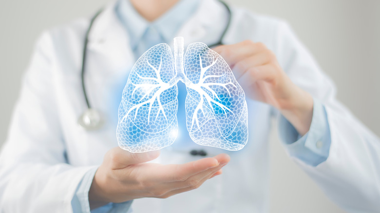 doctor holding hologram of lungs