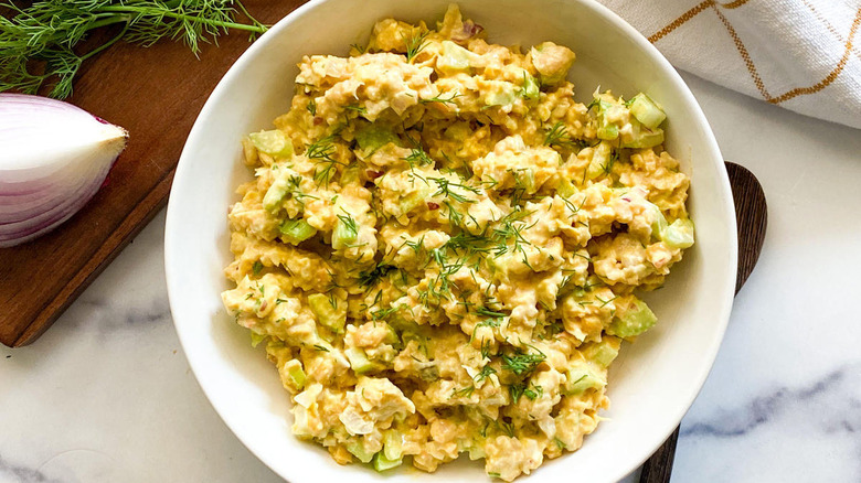 vegan chickpea egg salad in a bowl