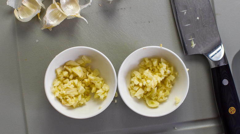 chopped garlic in bowls 